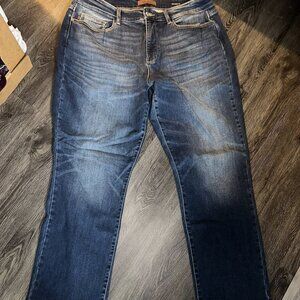 Judy Blue Relaxed Straight